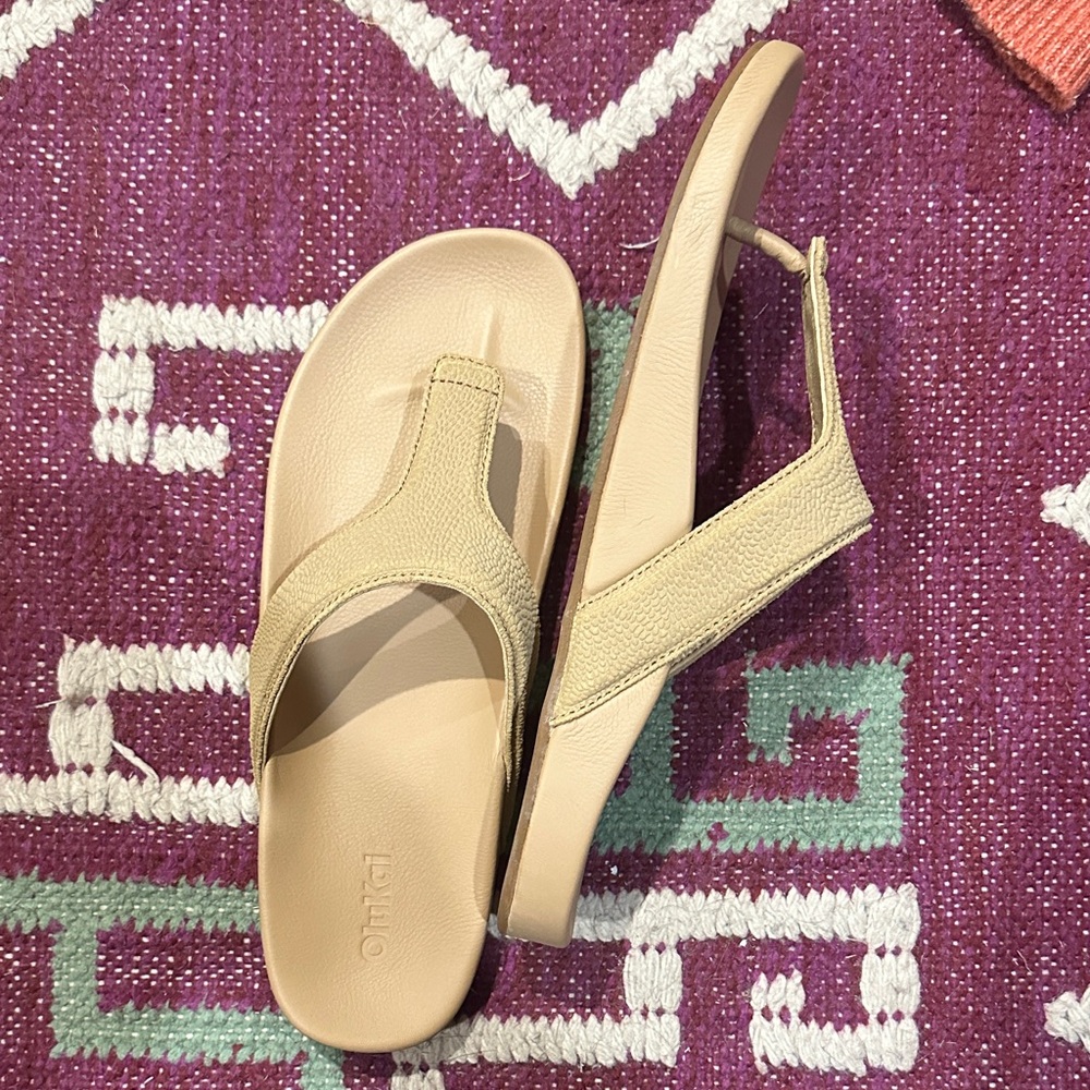 OluKai Women's Beige Sandals BNWOT